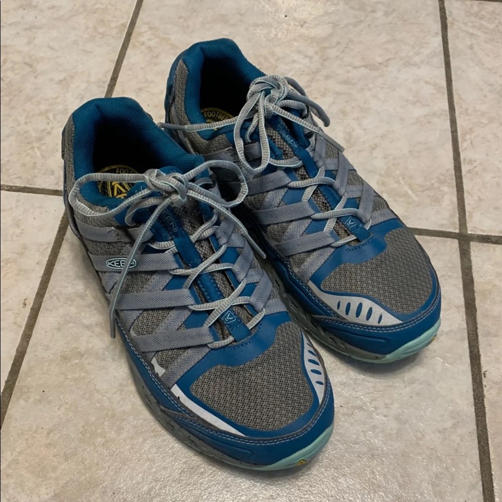 Keen Athletic Shoes Size 9